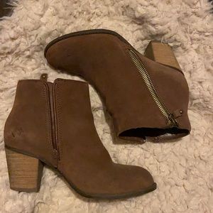 🍁Skechers Chestnut Leather Booties 6.5